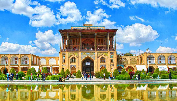 عمارت عالی قاپو از بهترین جاهای دیدنی اصفهان