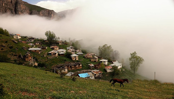 روستای هریجان از جاهای دیدنی جاده چالوس در تابستان